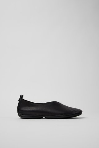 Neu Eingetroffen Camper Right Nina - Schwarzer Lederballerina für Damen. Neu Eingetroffen Camper Right Nina - Schwarzer Lederballerina für Damen.