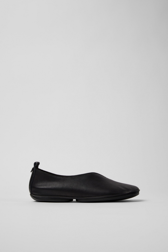 Neu Eingetroffen Camper Right Nina - Schwarzer Lederballerina für Damen. Neu Eingetroffen Camper Right Nina - Schwarzer Lederballerina für Damen.