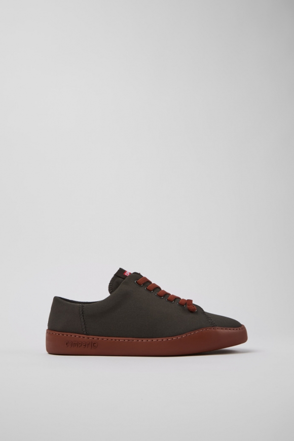 Neu Eingetroffen Camper Peu Touring - Grauer Herrensneaker aus Recycling-PET. Neu Eingetroffen Camper Peu Touring - Grauer Herrensneaker aus Recycling-PET.