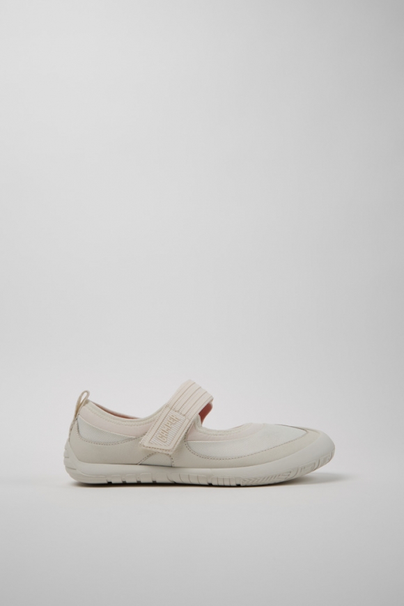 Neu Eingetroffen Camper Path - Weißer Damensneaker aus Leder. Neu Eingetroffen Camper Path - Weißer Damensneaker aus Leder.