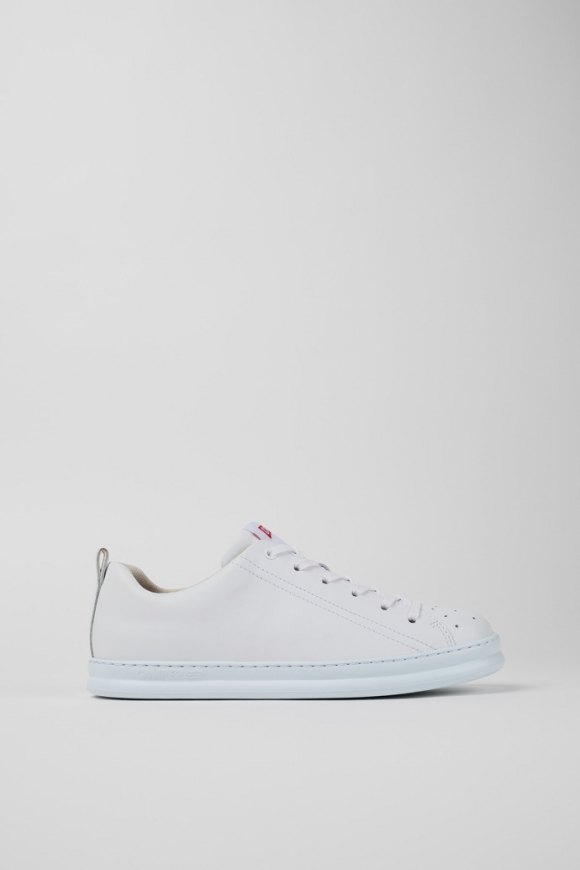 Neu Eingetroffen Camper Runner - Weißer Herrensneaker aus Leder. Neu Eingetroffen Camper Runner - Weißer Herrensneaker aus Leder.