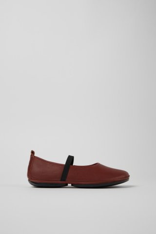 Neu Eingetroffen Camper Right - Roter Frauenschuh aus Leder. Neu Eingetroffen Camper Right - Roter Frauenschuh aus Leder.