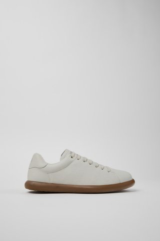 Neu Eingetroffen Camper Pelotas Soller - Weißer Damensneaker aus Leder. Neu Eingetroffen Camper Pelotas Soller - Weißer Damensneaker aus Leder.
