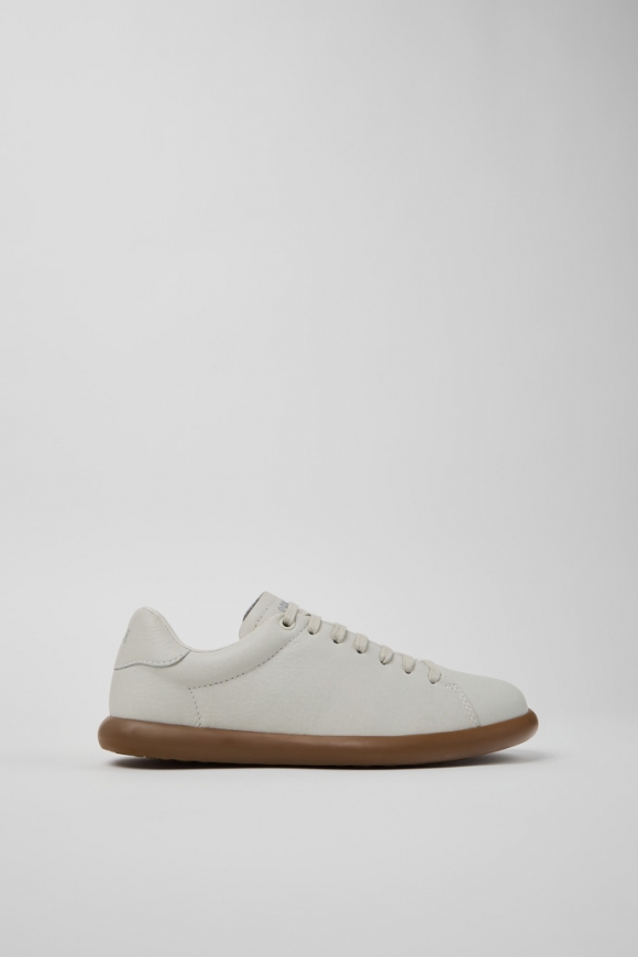 Neu Eingetroffen Camper Pelotas Soller - Weißer Damensneaker aus Leder. Neu Eingetroffen Camper Pelotas Soller - Weißer Damensneaker aus Leder.