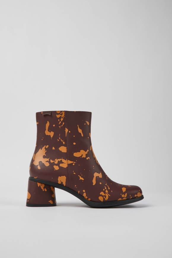Neu Eingetroffen Camper Kiara - Bedruckte Damenstiefelette aus Leder in Weinrot und Orange Neu Eingetroffen Camper Kiara - Bedruckte Damenstiefelette aus Leder in Weinrot und Orange