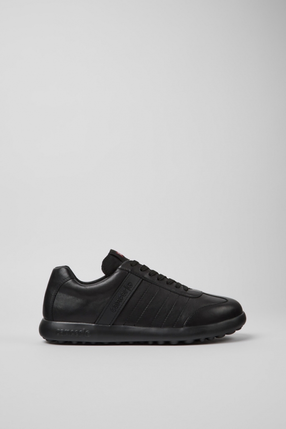 Neu Eingetroffen Camper Pelotas XLF - Schwarzer Herrensneaker aus Leder. Neu Eingetroffen Camper Pelotas XLF - Schwarzer Herrensneaker aus Leder.