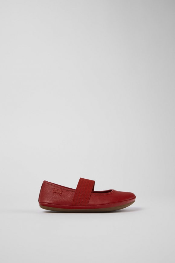 Neu Eingetroffen Camper Right - Rote Lederballerina für Kinder. Neu Eingetroffen Camper Right - Rote Lederballerina für Kinder.