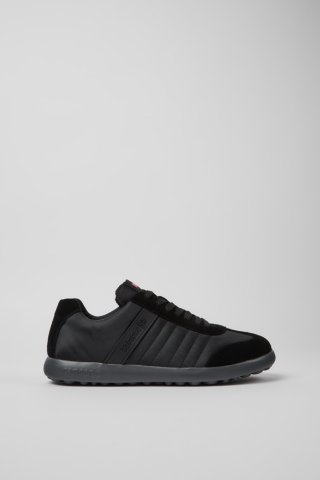 Neu Eingetroffen Camper Pelotas XLF - Schwarzer Herrensneaker aus Textil und Nubukleder. Neu Eingetroffen Camper Pelotas XLF - Schwarzer Herrensneaker aus Textil und Nubukleder.