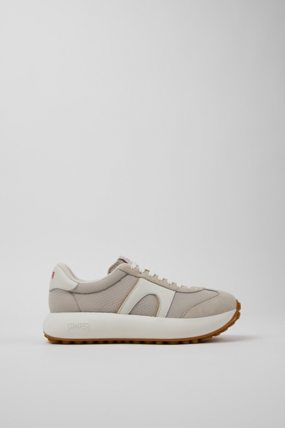 Neu Eingetroffen Camper Pelotas Athens - Mehrfarbiger Damensneaker aus Recycling-PET und Nubukleder. Neu Eingetroffen Camper Pelotas Athens - Mehrfarbiger Damensneaker aus Recycling-PET und Nubukleder.
