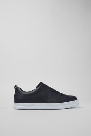 Neu Eingetroffen Camper Runner - Blauer Herrensneaker aus Leder. Neu Eingetroffen Camper Runner - Blauer Herrensneaker aus Leder.