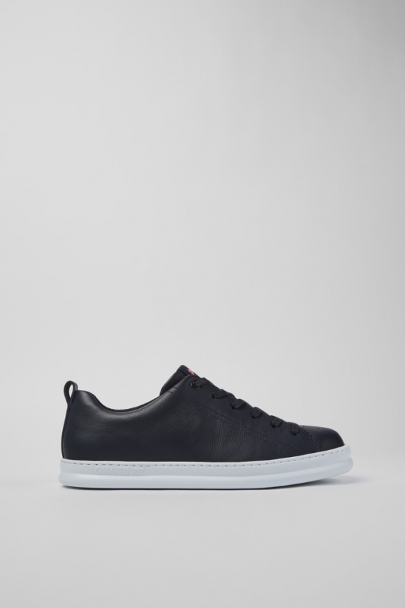 Neu Eingetroffen Camper Runner - Blauer Herrensneaker aus Leder. Neu Eingetroffen Camper Runner - Blauer Herrensneaker aus Leder.