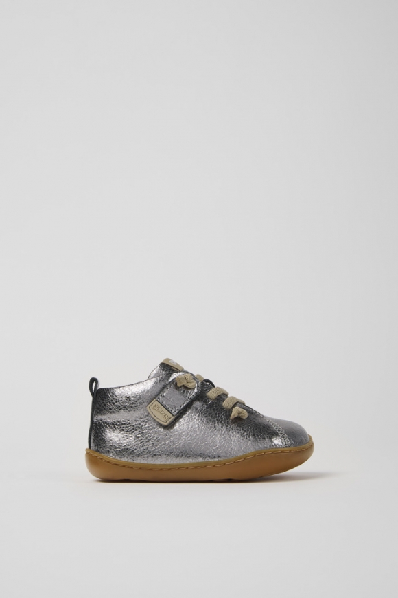 Neu Eingetroffen Camper Peu - Silberne Lederstiefeletten für Kinder.