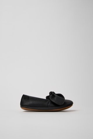 Neu Eingetroffen Camper Right Nina - Schwarzer Kinderballerina aus Leder.