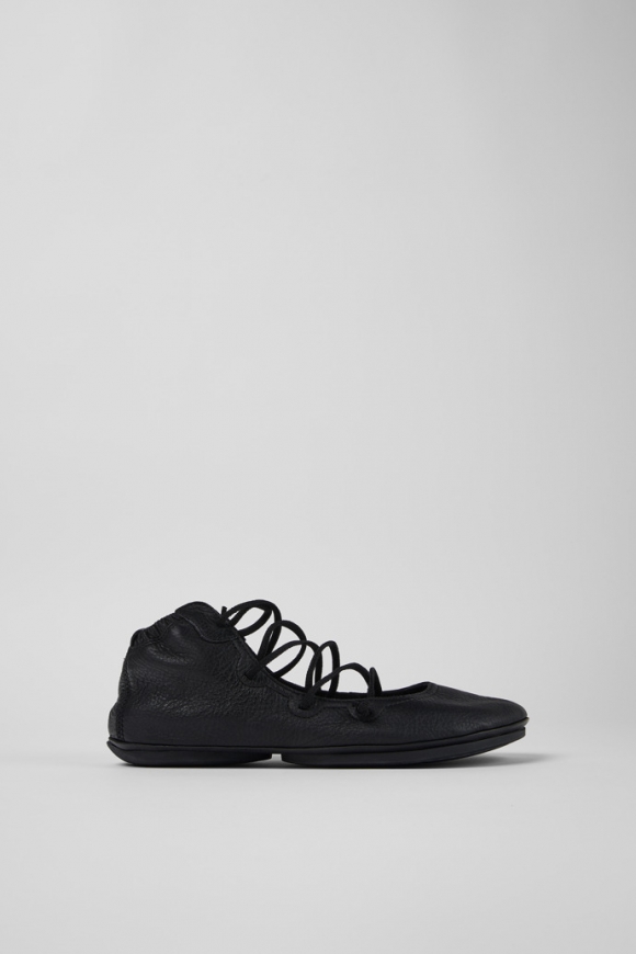 Neu Eingetroffen Camper Right - Schwarze Lederstiefelette für Damen. Neu Eingetroffen Camper Right - Schwarze Lederstiefelette für Damen.