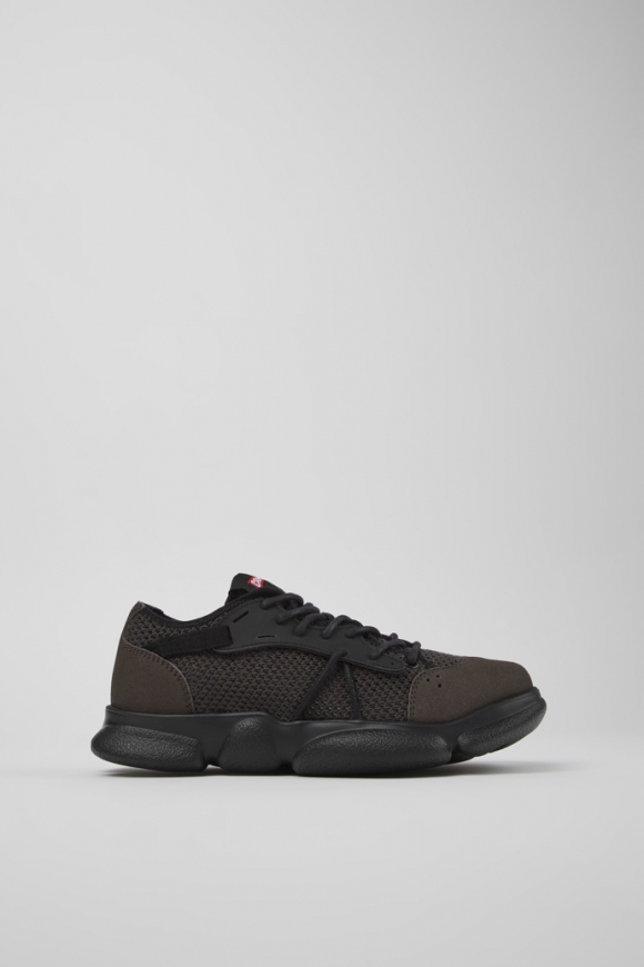 Neu Eingetroffen Camper Karst - Graue und schwarze Damensneaker aus TENCEL™ und MIRIUM® Neu Eingetroffen Camper Karst - Graue und schwarze Damensneaker aus TENCEL™ und MIRIUM®