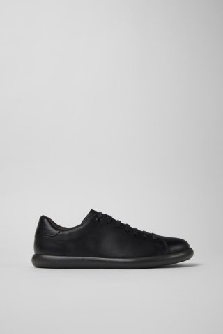 Neu Eingetroffen Camper Pelotas Soller - Schwarzer Herrensneaker aus Leder. Neu Eingetroffen Camper Pelotas Soller - Schwarzer Herrensneaker aus Leder.