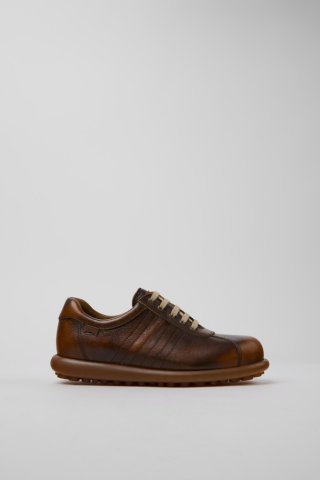 Neu Eingetroffen Camper Pelotas - Brauner Frauenschuh aus Leder. Neu Eingetroffen Camper Pelotas - Brauner Frauenschuh aus Leder.