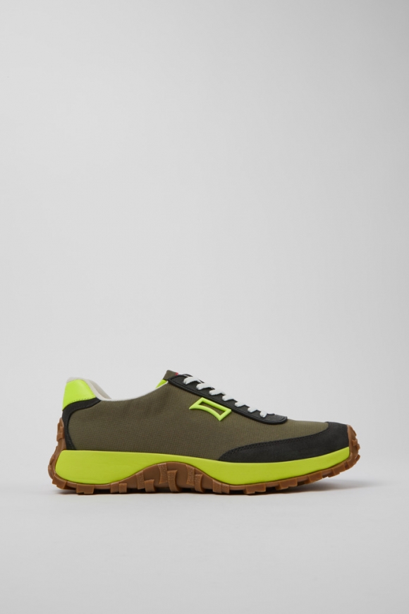 Neu Eingetroffen Camper Drift Trail VIBRAM - Mehrfarbiger Herrensneaker aus Recycling-PET und Nubukleder. Neu Eingetroffen Camper Drift Trail VIBRAM - Mehrfarbiger Herrensneaker aus Recycling-PET und Nubukleder.