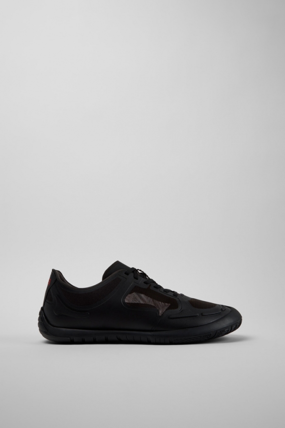 Neu Eingetroffen Camper Path - Schwarzer Herrensneaker aus Textil. Neu Eingetroffen Camper Path - Schwarzer Herrensneaker aus Textil.