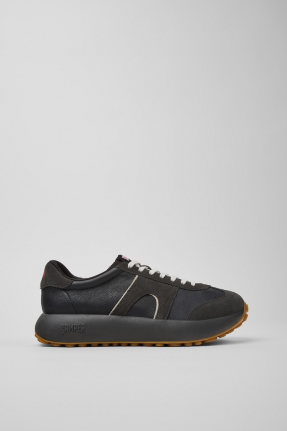 Neu Eingetroffen Camper Pelotas Athens - Mehrfarbiger Herrensneaker aus Leder und Nubukleder. Neu Eingetroffen Camper Pelotas Athens - Mehrfarbiger Herrensneaker aus Leder und Nubukleder.