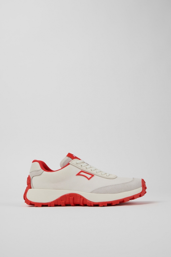 Neu Eingetroffen Camper Drift Trail VIBRAM - Weißer Damensneaker aus recyceltem PET und Nubukleder. Neu Eingetroffen Camper Drift Trail VIBRAM - Weißer Damensneaker aus recyceltem PET und Nubukleder.