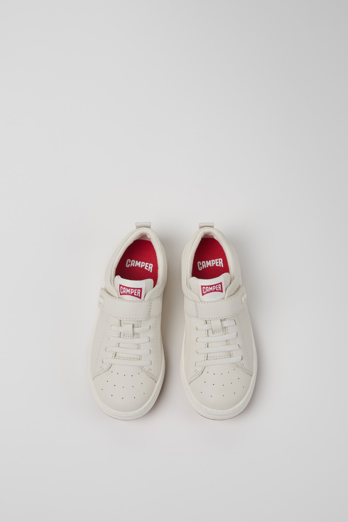 Neu Eingetroffen Camper Runner - Weiße Kindersneaker aus Leder.