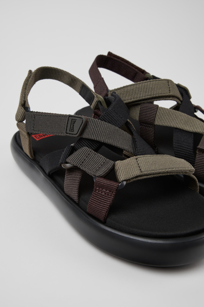 Neu Eingetroffen Camper Twins - Mehrfarbige Sandalen aus Recycling-PET für Herren.