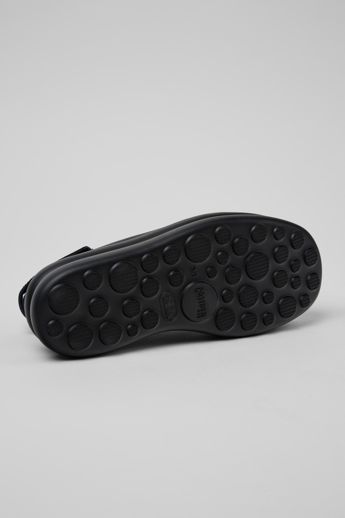 Neu Eingetroffen Camper Pelotas Flota Up - Schwarze Ledersandale für Damen.