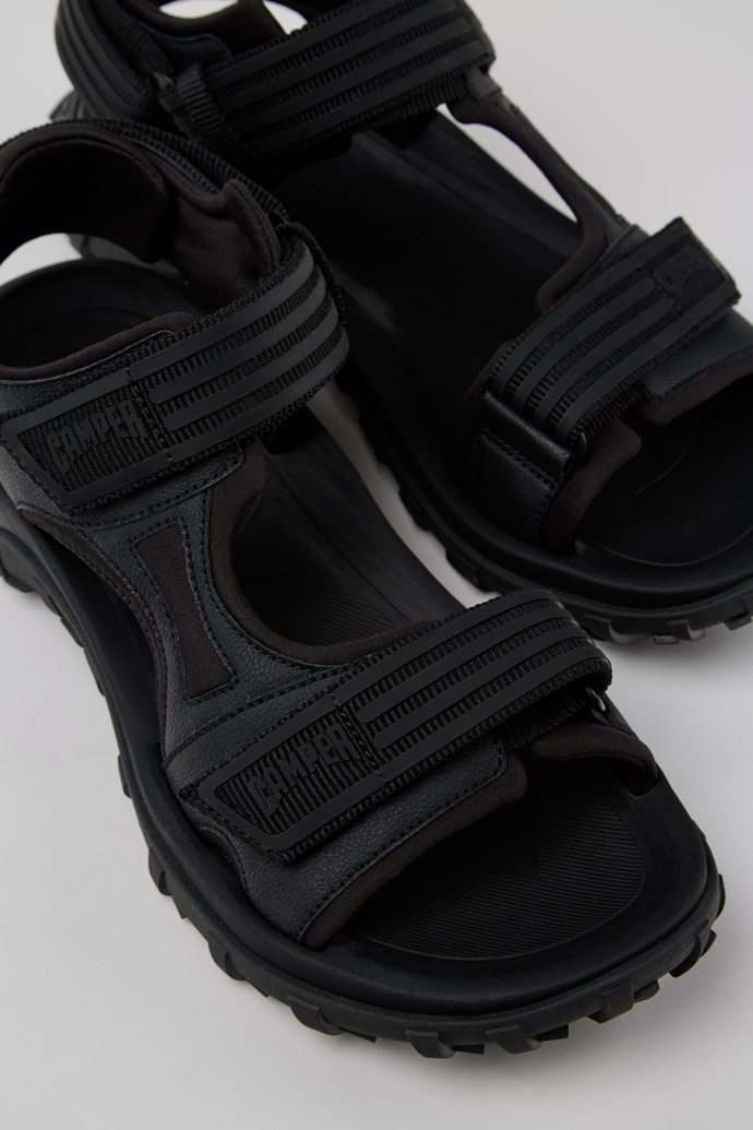 Neu Eingetroffen Camper Drift Trail Sandal - Schwarze Sandalen aus recyceltem PET/Leder für Herren.