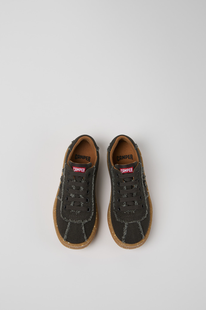Neu Eingetroffen Camper Runner - Graue Kindersneaker aus Recyclingbaumwolle.