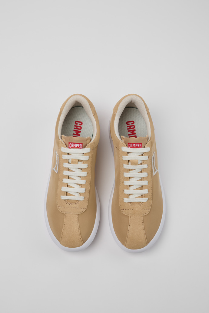 Neu Eingetroffen Camper Pelotas XLite - Beige Damensneaker aus recyceltem PET und Nubukleder.