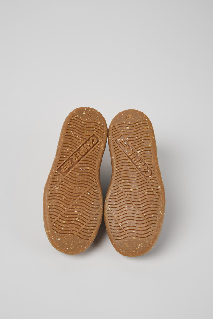 Neu Eingetroffen Camper Runner - Graue Kindersneaker aus Recyclingbaumwolle.