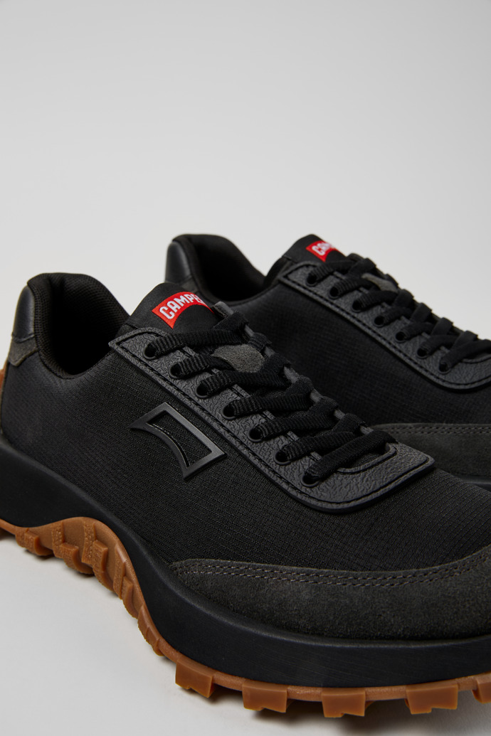 Neu Eingetroffen Camper Drift Trail - Schwarzer und grauer Damensneaker aus recyceltem PET und Leder.