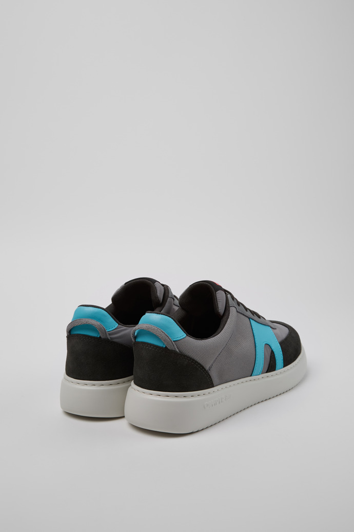 Neu Eingetroffen Camper Runner K21 Sorona® - Mehrfarbiger Herrensneaker aus Recycling-PET und Nubukleder.