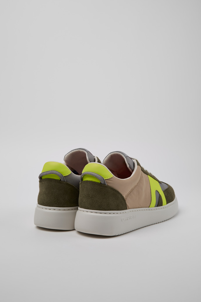 Neu Eingetroffen Camper Runner K21 Sorona® - Mehrfarbiger Herrensneaker aus recyceltem PET und Nubukleder.