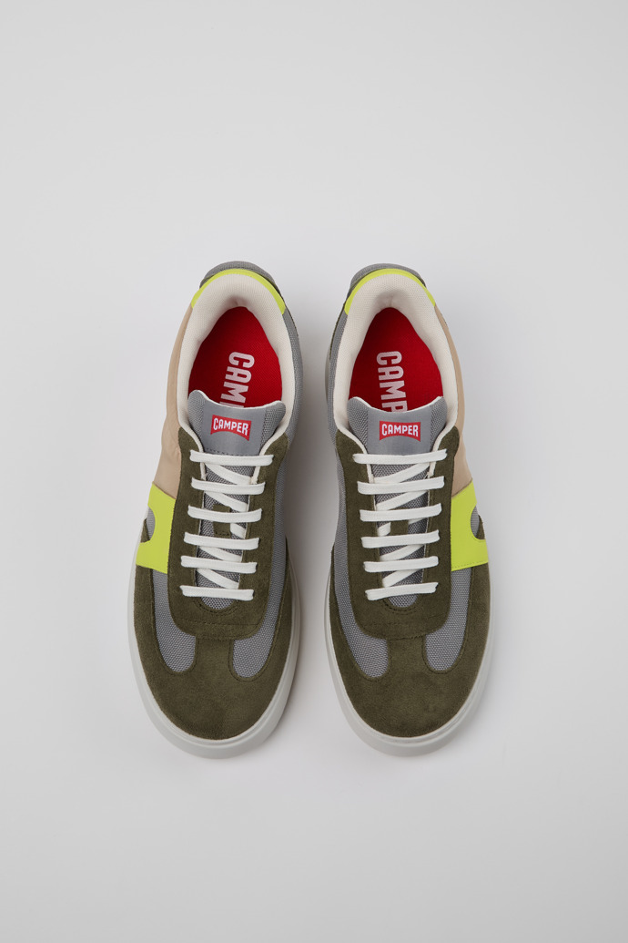 Neu Eingetroffen Camper Runner K21 Sorona® - Mehrfarbiger Herrensneaker aus recyceltem PET und Nubukleder.