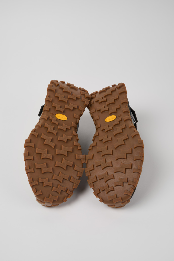 Neu Eingetroffen Camper Drift Trail VIBRAM - Grauer Herrensneaker aus recyceltem PET und Nubukleder.