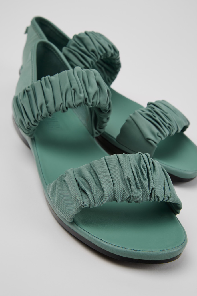 Neu Eingetroffen Camper Right - Grüne Sandalen aus recyceltem PET und Leder für Damen.