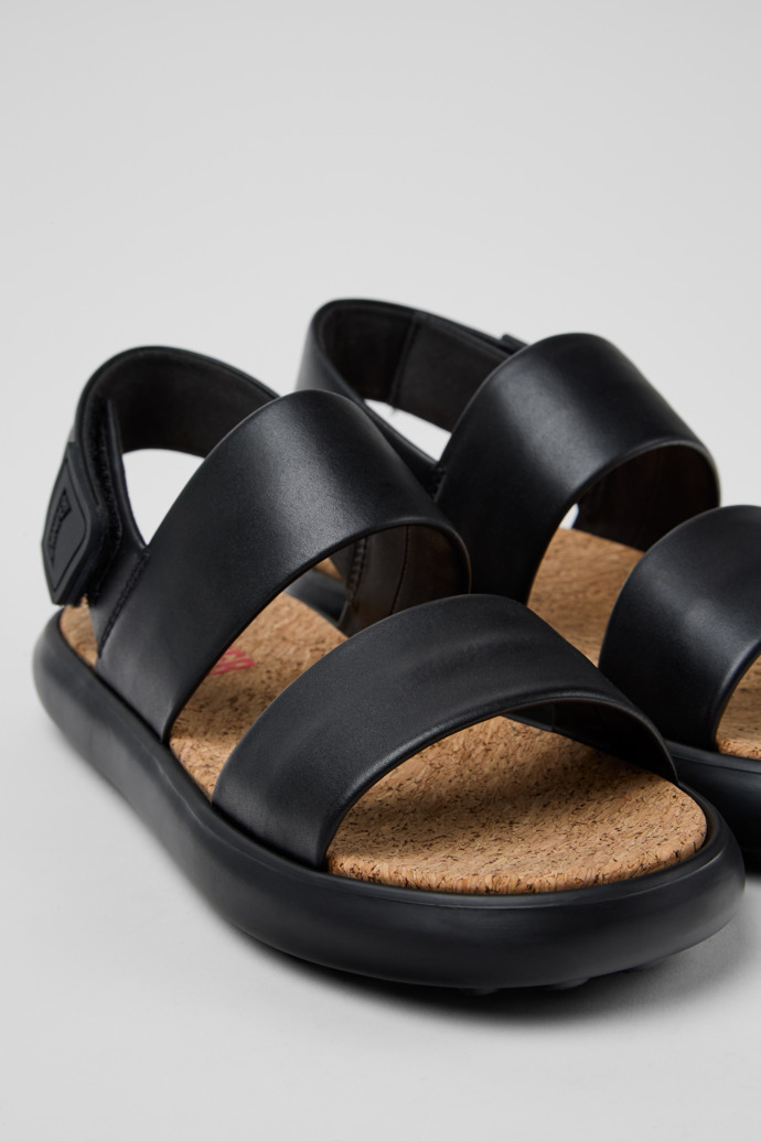 Neu Eingetroffen Camper Pelotas Flota - Schwarze Ledersandale für Damen.