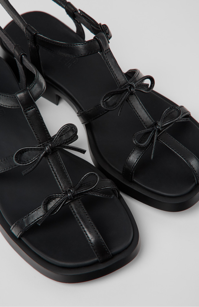 Neu Eingetroffen Camper Dana - Schwarze Ledersandale für Damen.