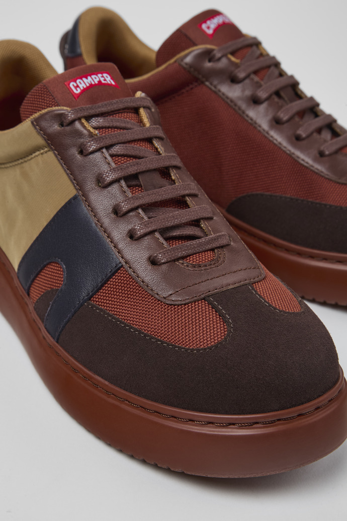 Neu Eingetroffen Camper Runner K21 - Brauner Herrensneaker aus Textil und Nubukleder