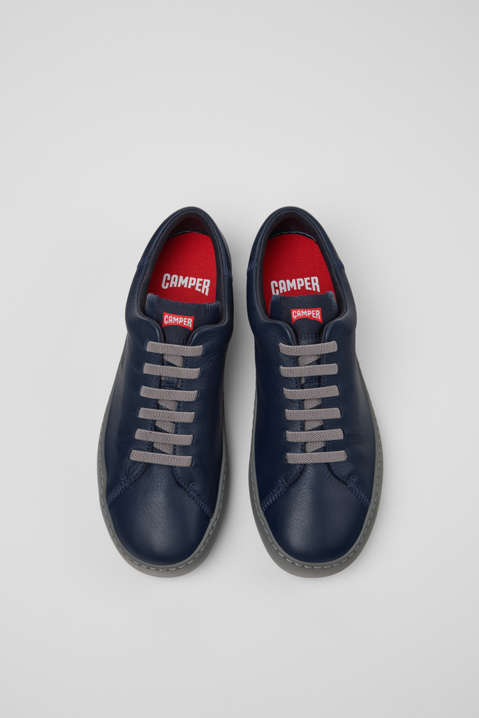 Neu Eingetroffen Camper Peu Touring - Blauer Herrensneaker aus Leder.