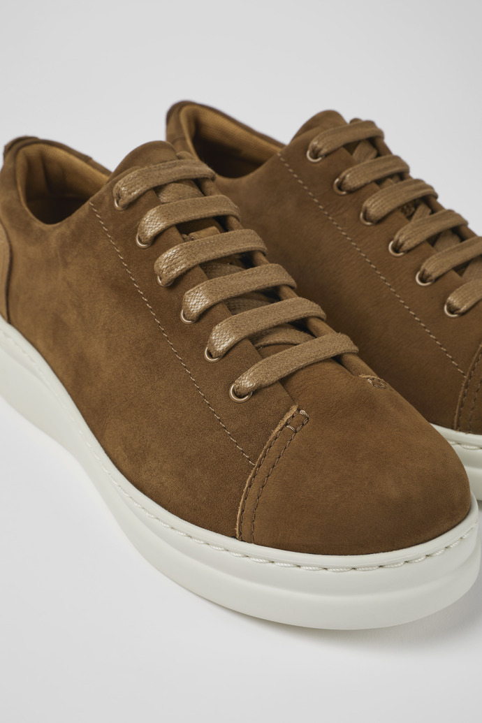 Neu Eingetroffen Camper Runner Up - Brauner Damensneaker aus Nubukleder