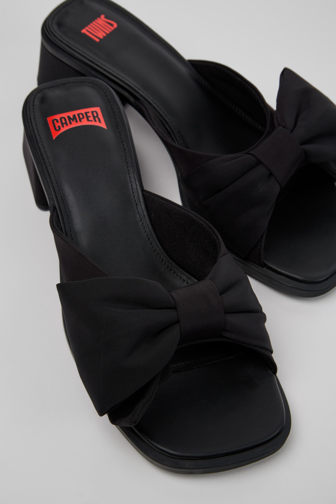 Neu Eingetroffen Camper Twins - Schwarze Sandale aus recyceltem PET für Damen.