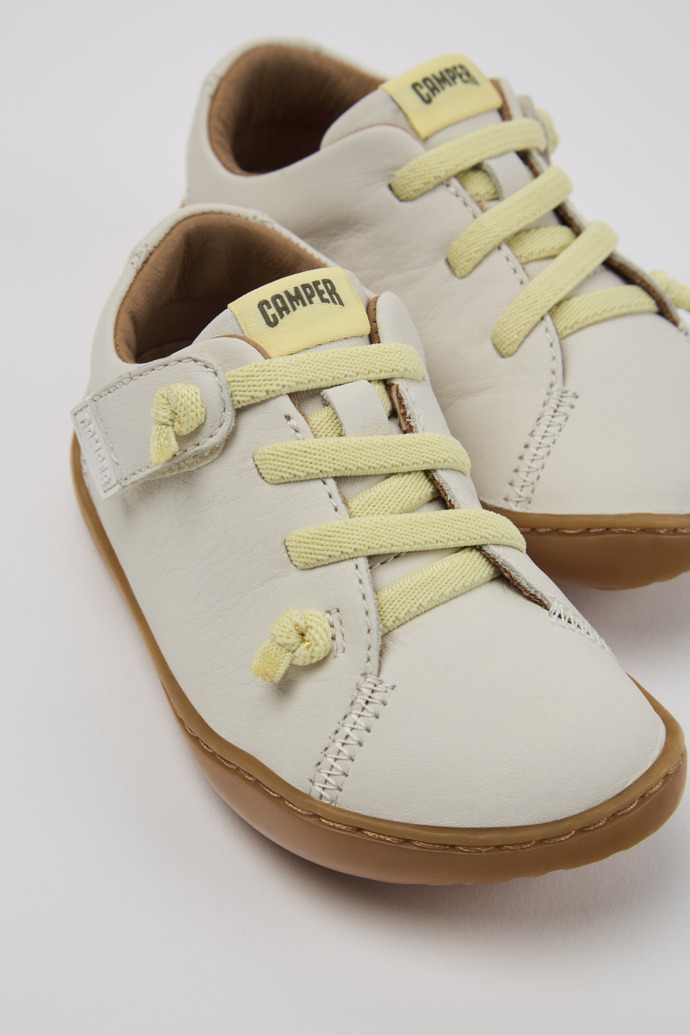 Neu Eingetroffen Camper Peu - Weißer Kinderschuh aus Leder.