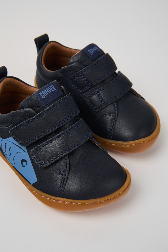 Neu Eingetroffen Camper Twins - Blauer Kindersneaker aus Leder.