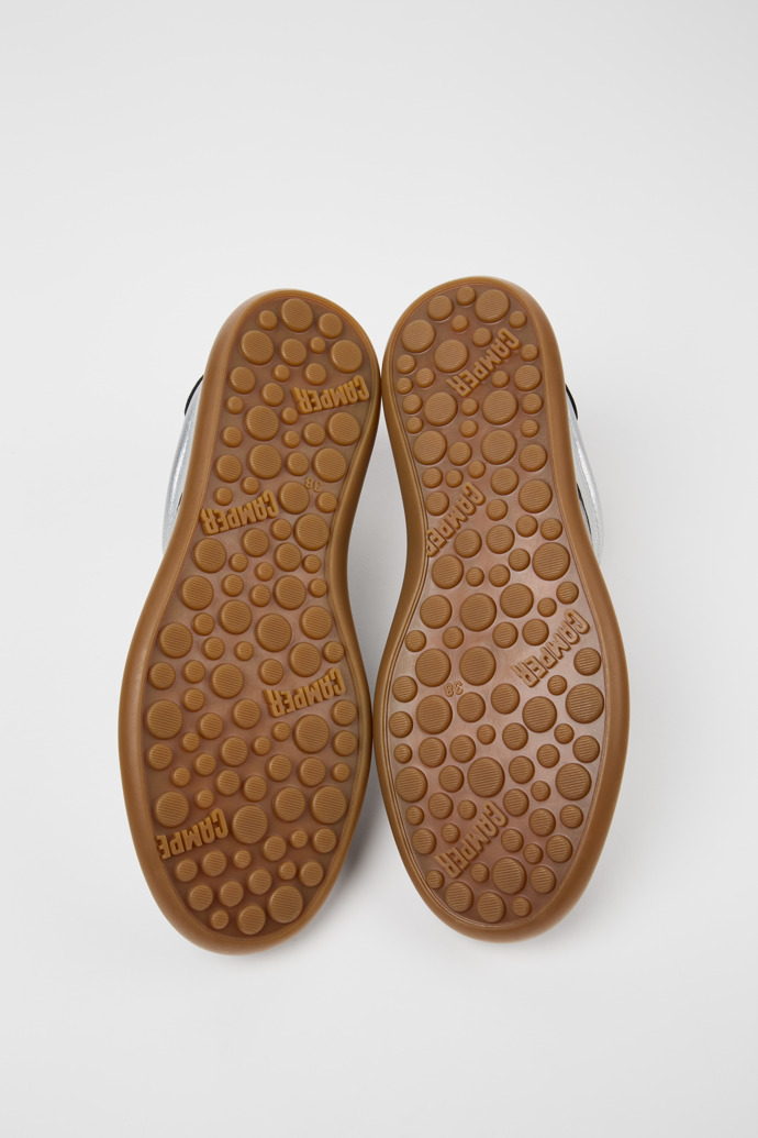 Neu Eingetroffen Camper Pelotas Soller - Silber-schwarzer Damensneaker aus Leder.