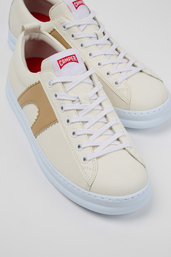 Neu Eingetroffen Camper Runner - Mehrfarbiger Herrensneaker aus recyceltem Leder.