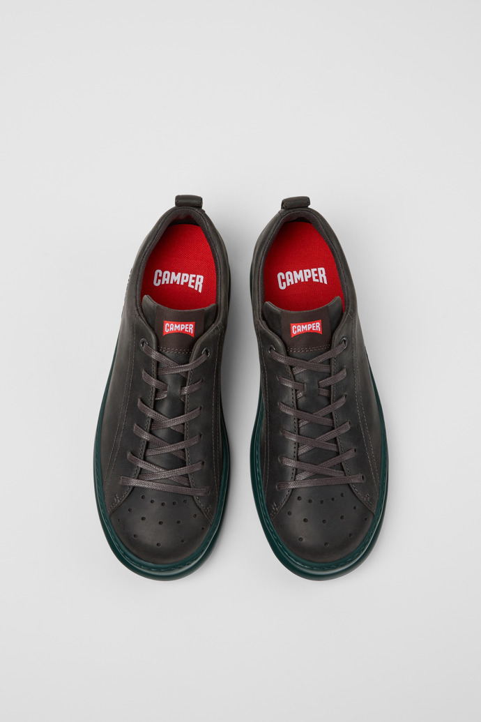 Neu Eingetroffen Camper Runner - Grauer Herrensneaker aus Nubukleder.