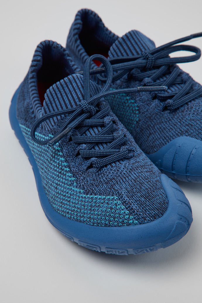 Neu Eingetroffen Camper Peu - Blauer Kindersneaker aus Strick.